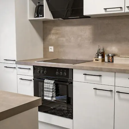 Charmant, Zentral Mit Parkplatz