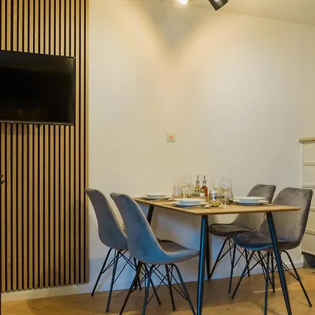 Charmant, Zentral Mit Parkplatz Ulm