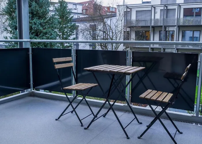 Charmant, Zentral Mit Parkplatz *