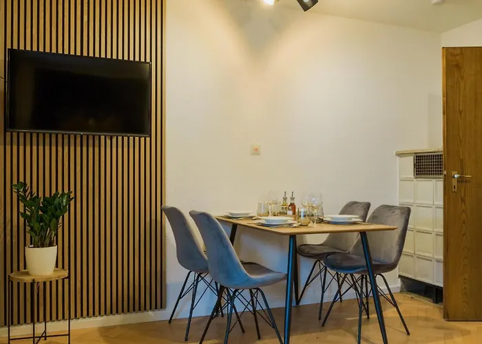 Charmant, Zentral Mit Parkplatz Ulm